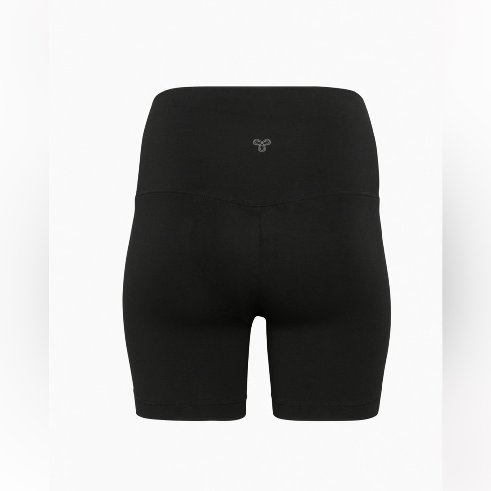 Aritzia TNA soft 7 inch bike shorts in grey marle size medium